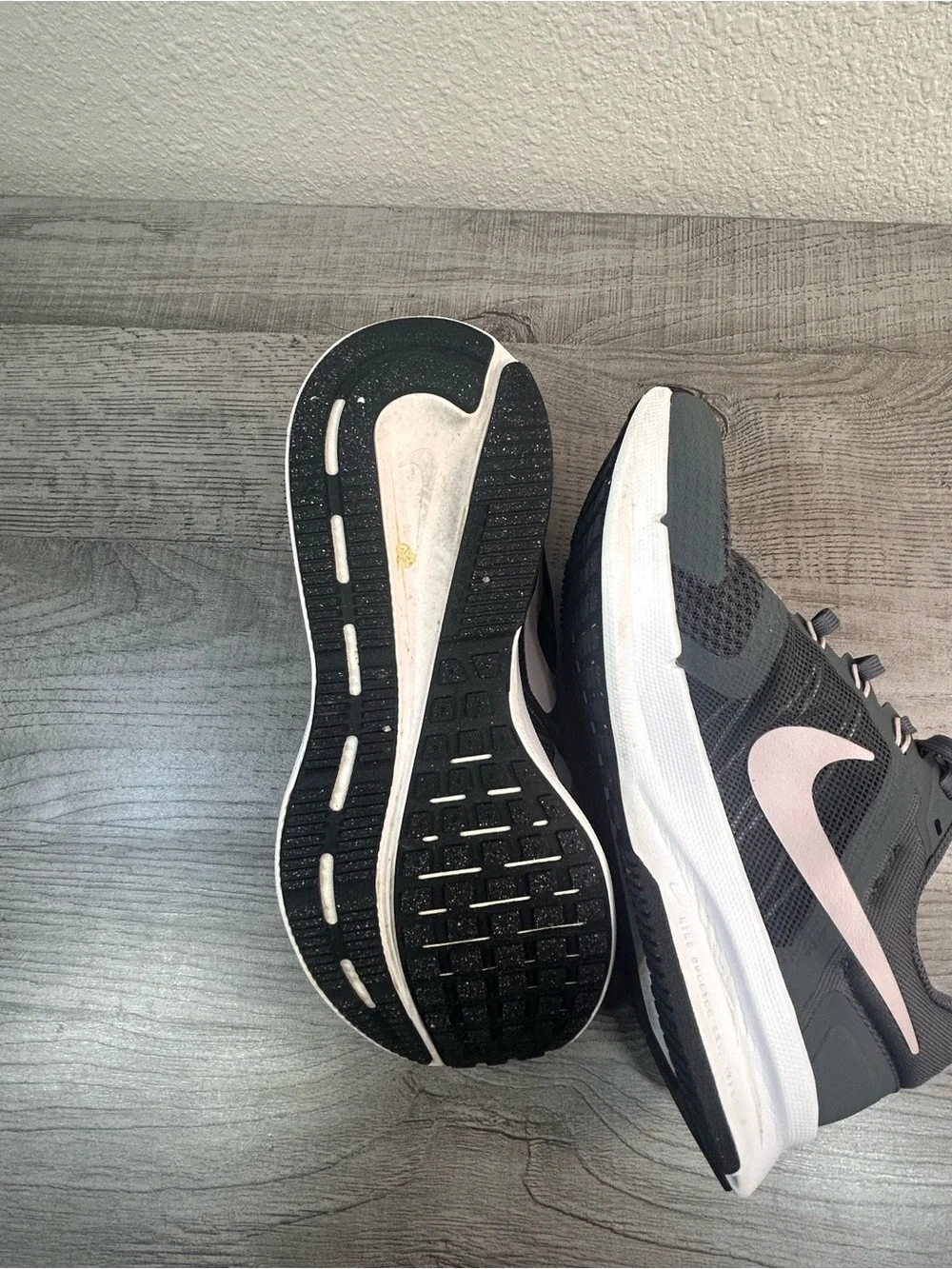 Nike Swift Running Shoes Women’s Gray Pink Flywire Athletic Sneakers Size 8